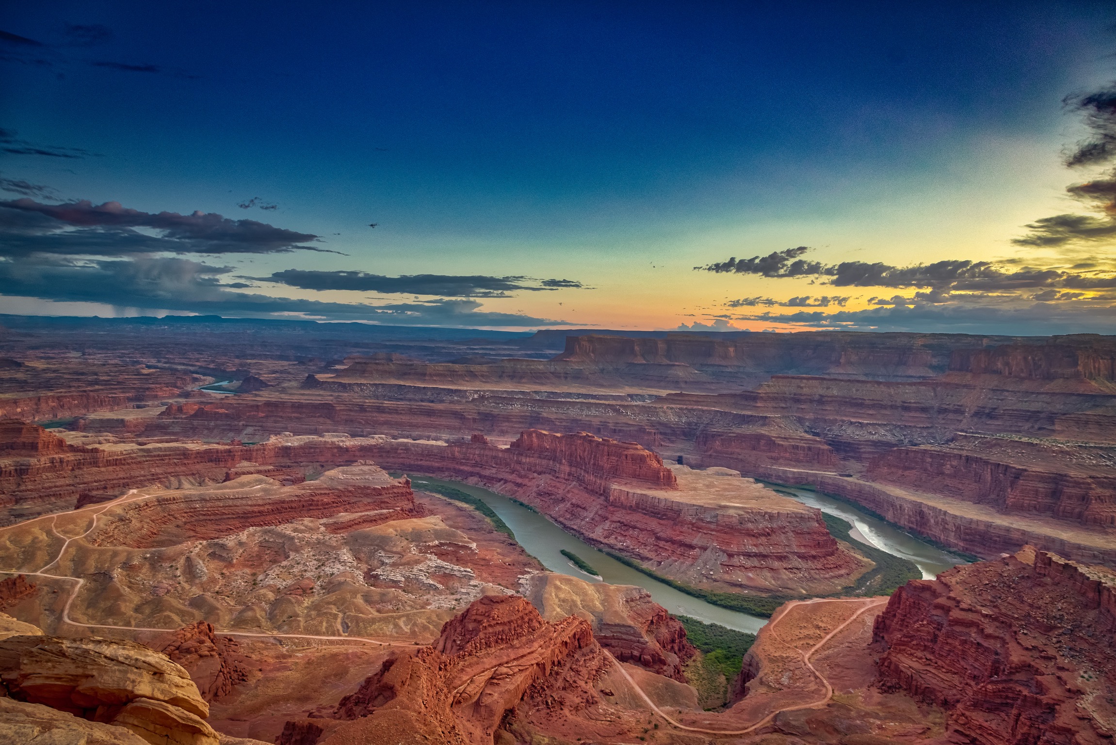 An evening in “Arches Park Utah” highlighting beautiful details of stoney architecture An evening in “Arches Park Utah” highlighting beautiful details of stoney architecture